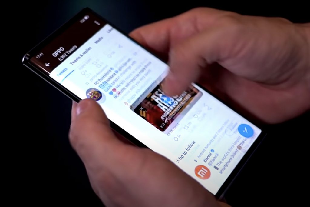The First ROLLABLE Smartphone